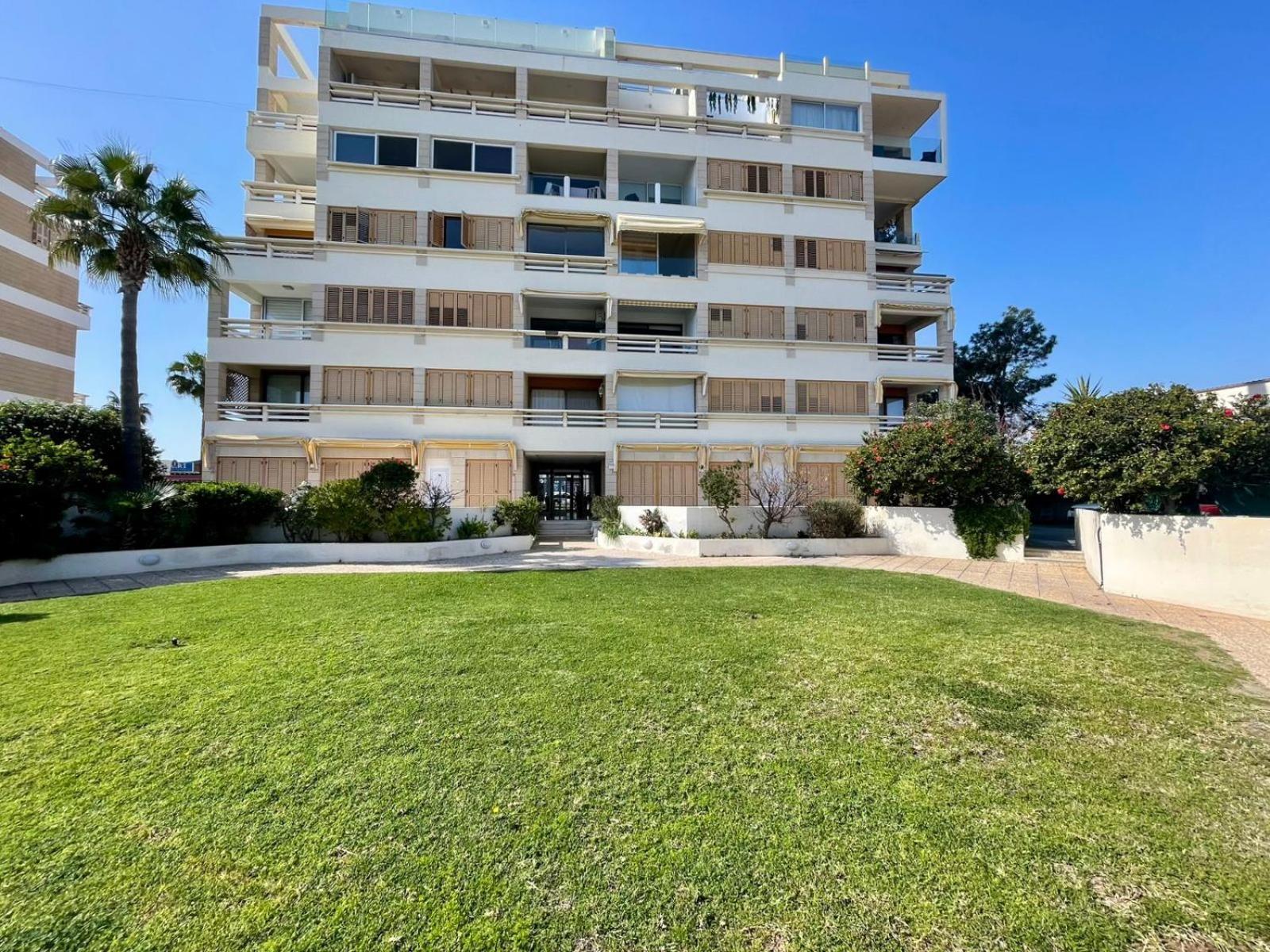 Sea View Suite In Makenzy Larnaca Exterior photo