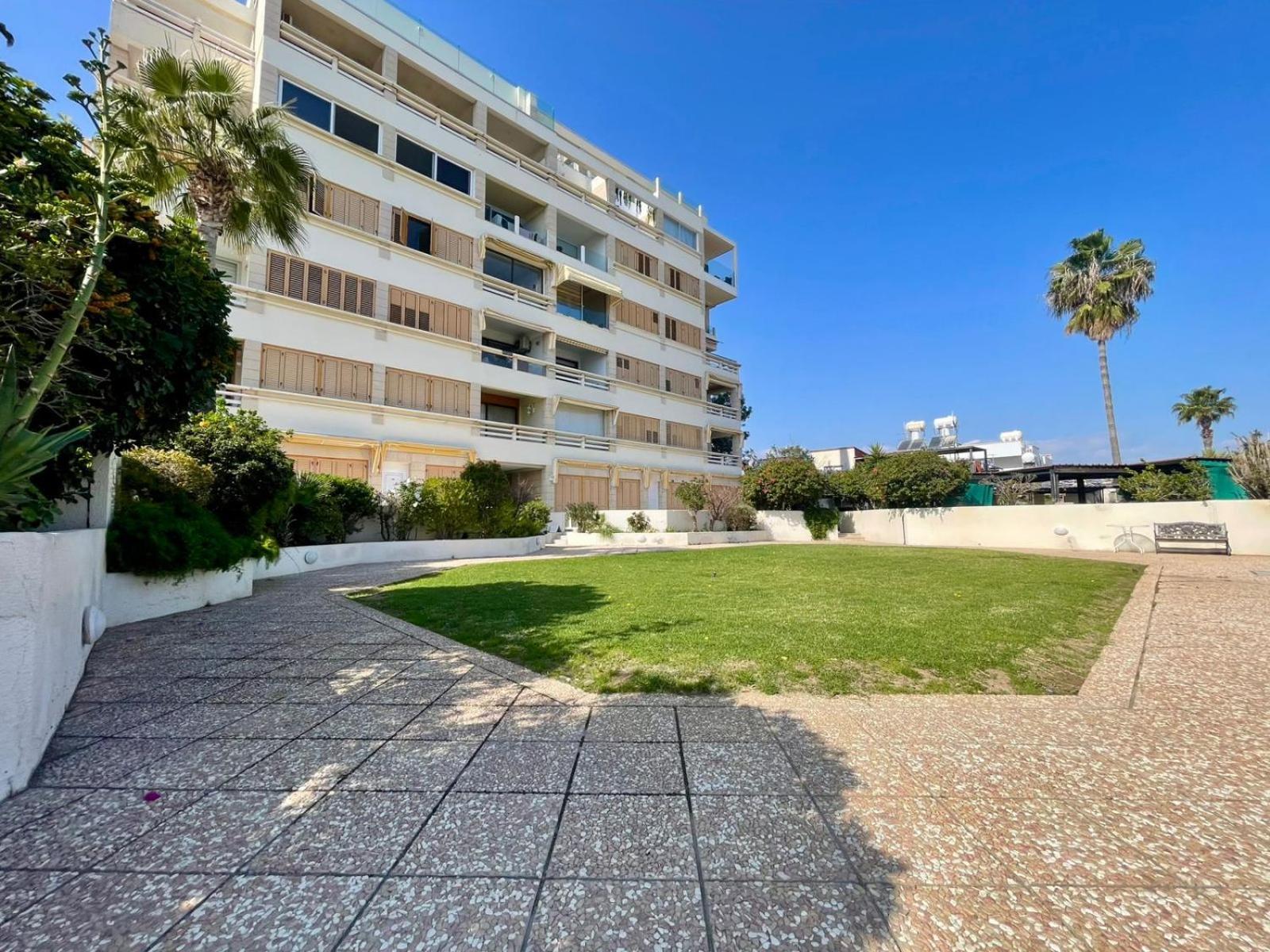 Sea View Suite In Makenzy Larnaca Exterior photo